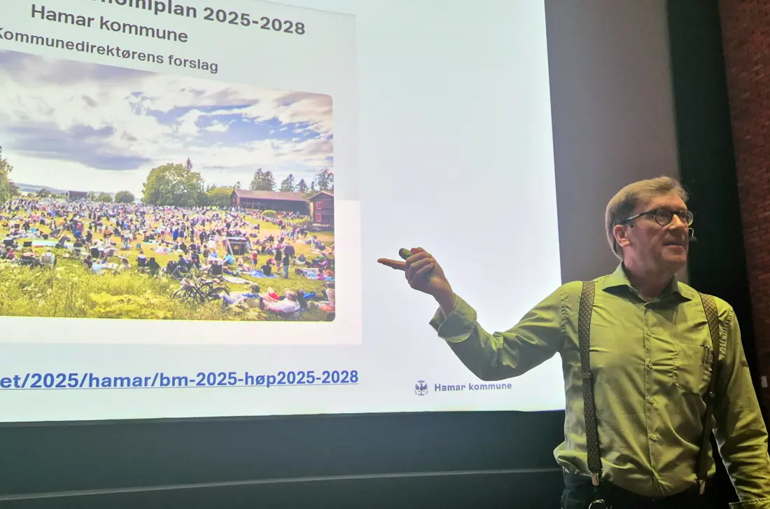 Kommunedirektør Osmund Kaldheim presenterer Handlings- og økonomiplanen for 2025 - 2028.